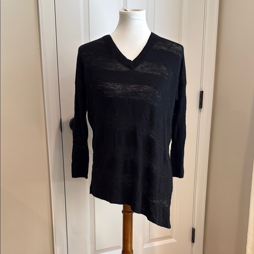 Brochu Walker - V-Neck Uneven Hem Long Sleeve Linen Sweater - Black - Medium